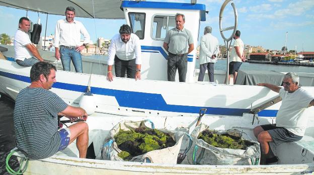 López Miras atribuye la «estabilidad» del Mar Menor a la retirada de biomasa