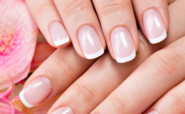 Kapping: en qué consiste la manicura para las uñas más frágiles