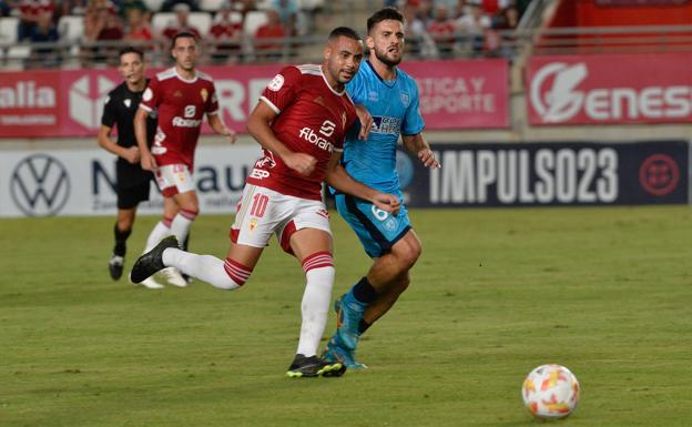 El Real Murcia se frustra en el Enrique Roca