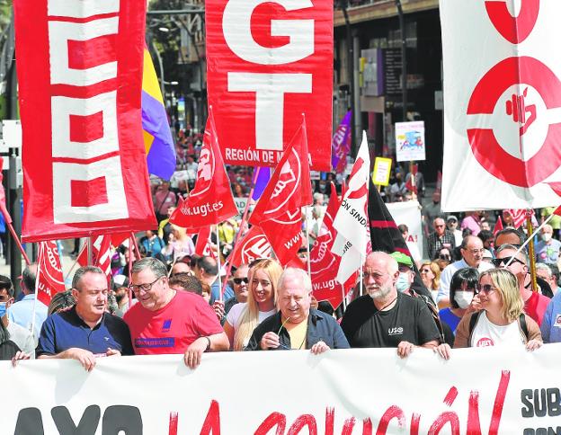 Los sindicatos elevan la presión a la patronal y abren la puerta a las huelgas