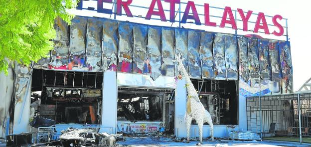 El Ayuntamiento de Murcia declara en ruina el bazar que ardió, que será demolido
