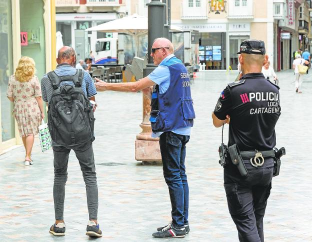 Bienestar Social saca de la calle en Cartagena a seis de cada siete mendigos y ‘sintecho’ en un año