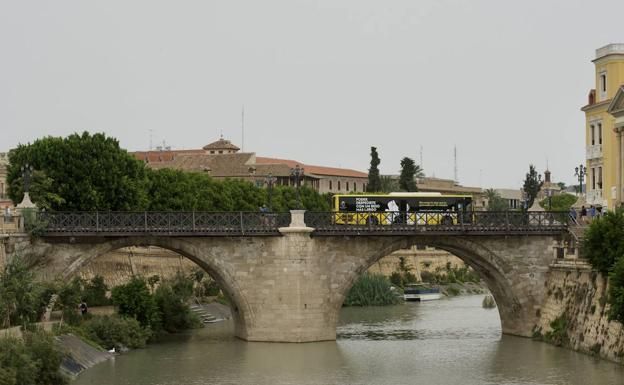 El Puente Viejo de Murcia estará cerrado al tráfico el jueves