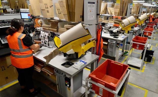 El centro logístico robotizado de Amazon en Murcia cumple su primer año de actividad con más de 1.000 empleados