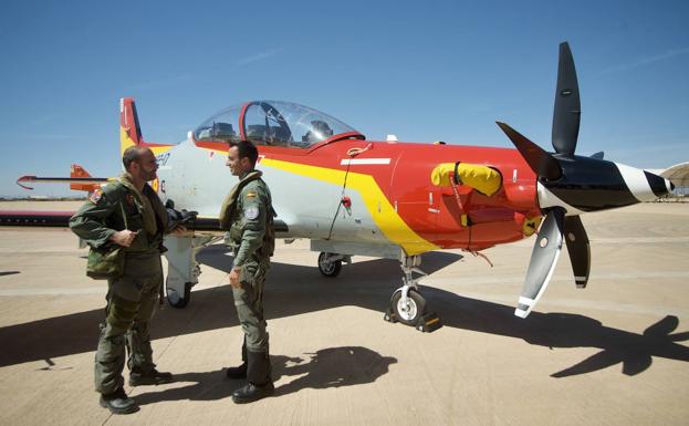 Los futuros pilotos de la AGA estrenan un nuevo avión de entrenamiento más moderno y eficiente