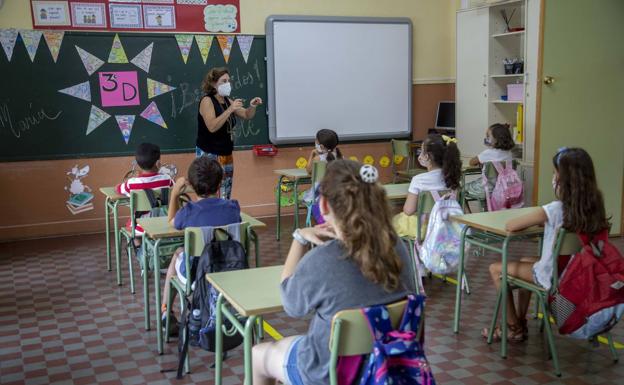 «Algunos tienen su primer contacto con el español cuando llegan al colegio»