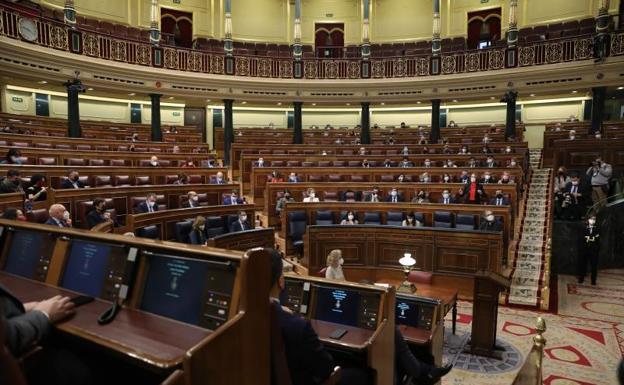 La moción para regular la cirugía estética sale del Congreso con un amplio respaldo