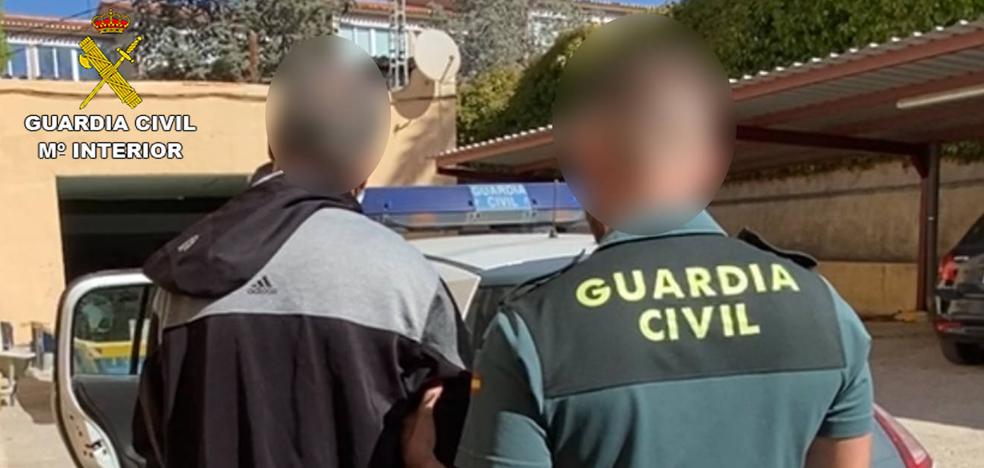 Un agente fuera de servicio detiene a un vecino por golpear a su pareja en Cieza