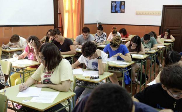 Los estudiantes empiezan a recibir la confirmación de la ‘extra’ de 100 euros