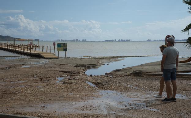 El aluvión de nutrientes en el Mar Menor tras la tromba aumenta el riesgo de anoxia