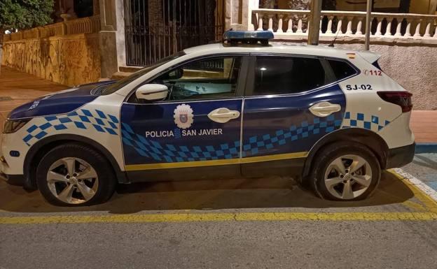 Arrestan en San Javier a una mujer que amenazó a agentes de la Policía Local con un arma simulada