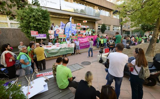 Los docentes vuelven a la carga en la Región de Murcia contra los recortes