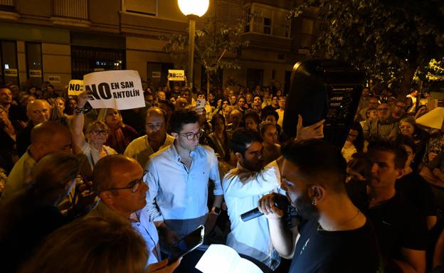 La oposición al centro de toxicómanos del barrio murciano de San Antolín salta a las calles