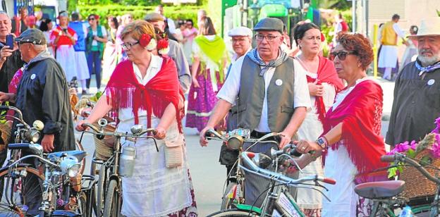 Un desfile de casi cinco horas rinde tributo a las tradiciones huertanas