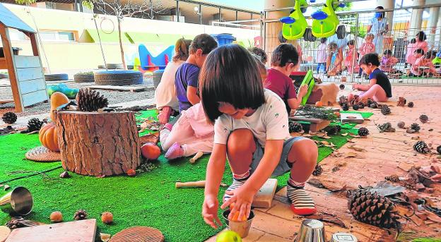 Cincuenta niños de Cartagena esperan aún plaza en escuelas infantiles, tras ser reubicados otros sesenta