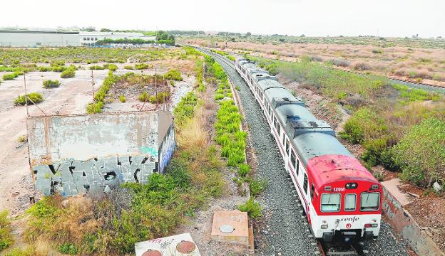 La oposición se une a las alegaciones de los vecinos de Cartagena contra el plan para la llegada del AVE