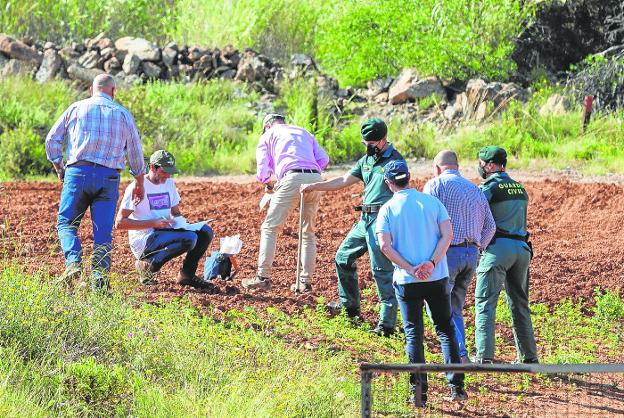 El Seprona destapa la contaminación de cultivos del Llano por un depósito minero