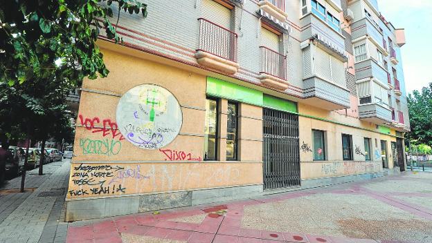 Vecinos del barrio murciano de San Antolín denuncian el traslado de un centro para toxicómanos al lado de un colegio