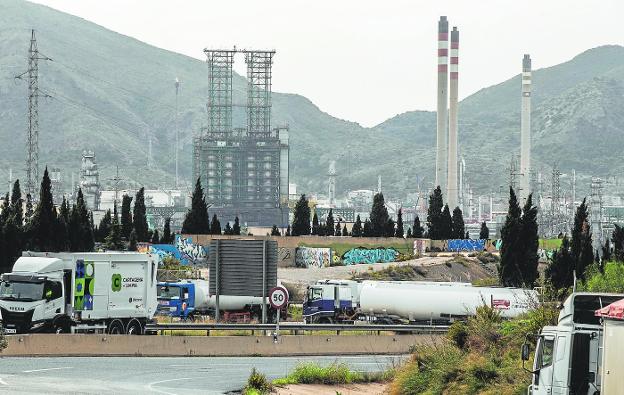 La contaminación del aire en Escombreras y en el centro pone a prueba al Ayuntamiento de Cartagena