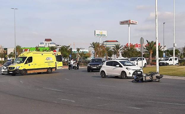 Trasladan a La Arrixaca a un motorista de 32 años tras un accidente de tráfico en Murcia