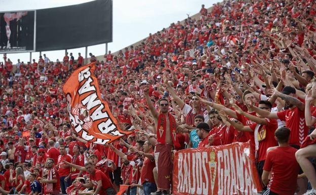 El Real Murcia dobla el número de abonados con respecto a la 21/22