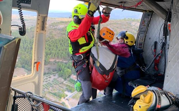 Rescatan a una senderista tras salírsele el hombro en el Salto del Usero