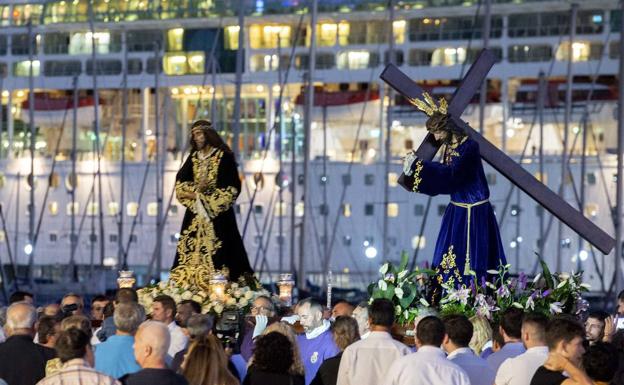 El Señor del Lago y el Nazareno unionense se hermanan entre aplausos junto a la bahía