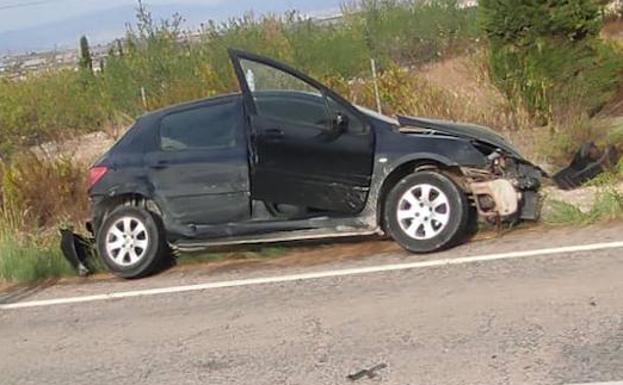 Herido el conductor de un turismo tras chocar contra un camión en Campos del Río