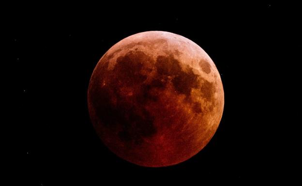 Eclipse total de luna: qué día se producirá y qué fenómenos se podrán ver en el cielo este otoño