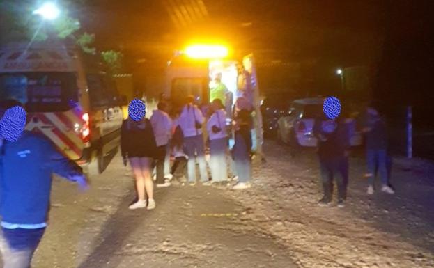 Cuatro jóvenes hospitalizados por intoxicación etílica en una fiesta universitaria en Murcia