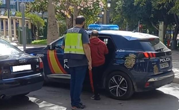 Tres detenidos en Molina por inducir a sus trabajadoras a tener relaciones sexuales con los clientes