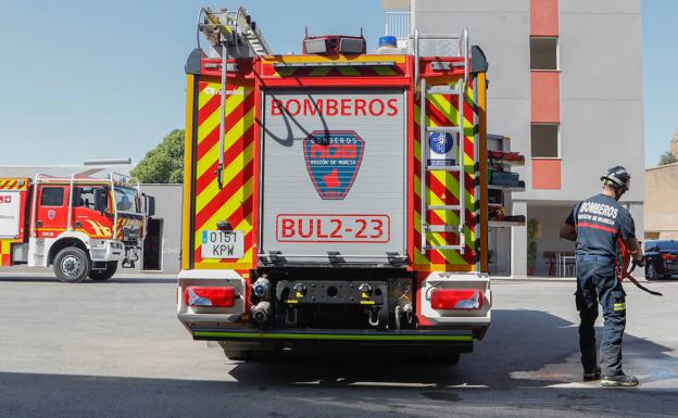 Extinguen el incendio de un cuadro eléctrico en la casa parroquial de Jumilla