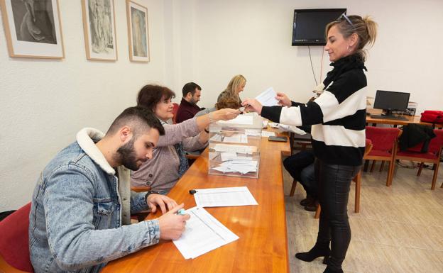 Sidi arrasa con ocho delegados más en las elecciones docentes de la Región
