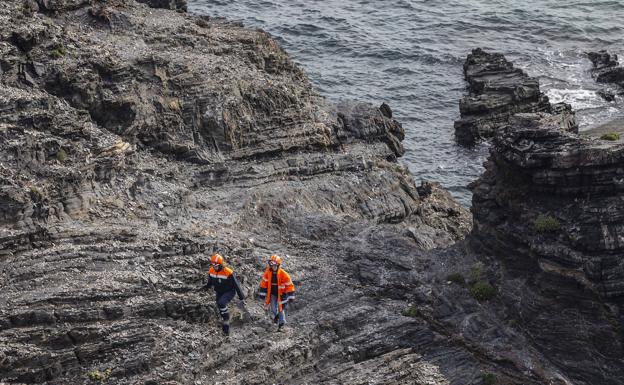 Continúa la búsqueda de los inmigrantes tras el naufragio de una patera frente a la costa de la Región