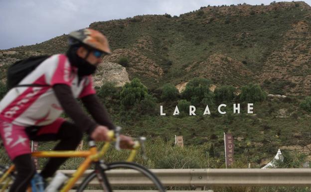 Cultura ordena retirar un gran rótulo que afecta a una fortaleza del siglo XI en Murcia