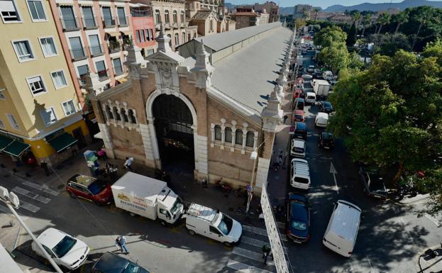 El Ayuntamiento de Murcia acepta distribuir los puestos del mercado de Verónicas en una sola planta