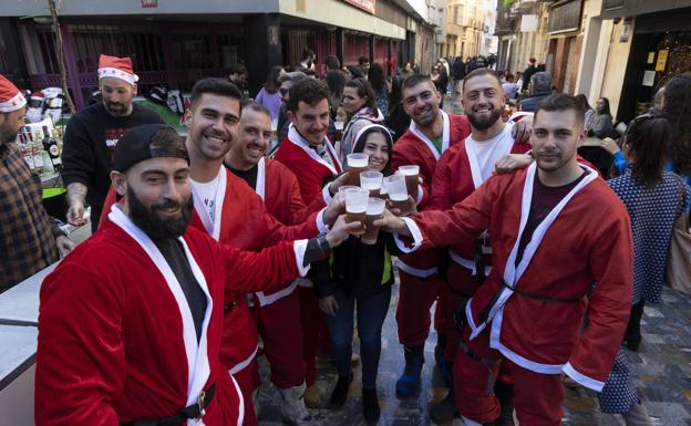 El ‘tardeo’ llena el centro de Cartagena en la primera Navidad sin efecto Covid