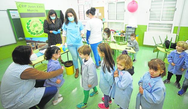 La vacuna de la gripe llega a las aulas de la Región