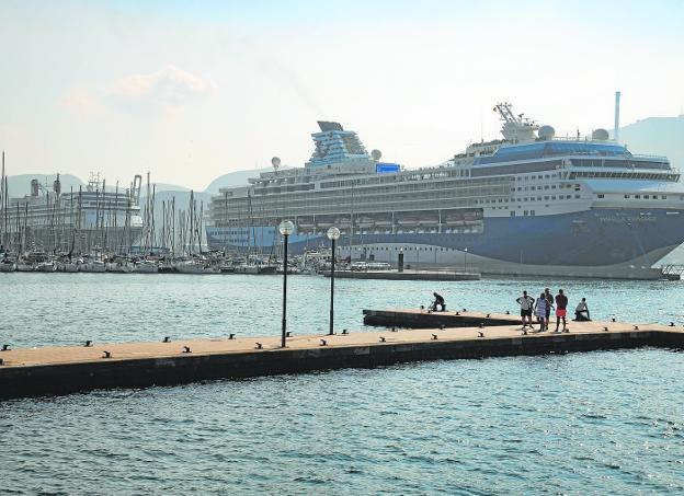 El Puerto de Cartagena conectará los cruceros a la red eléctrica para reducir las emisiones durante sus escalas