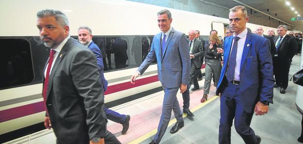 Pedro Sánchez da por saldada «una deuda histórica» del Estado con la Región