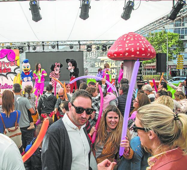 Música, teatro y magia animan a las familias