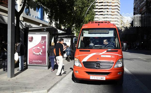 Los chóferes de los autobuses ‘coloraos’ de Murcia no irán a la huelga el lunes