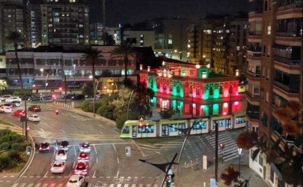 Polémica en las redes por la iluminación navideña de Aguas de Murcia con los colores de Marruecos