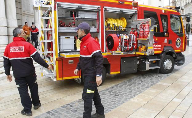 Los bomberos de Cartagena acuden a un falso accidente tras la llamada automática de un coche al 112