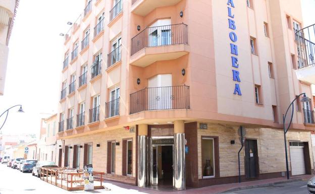 El dueño de un hotel de La Ribera propina una paliza a un ladrón