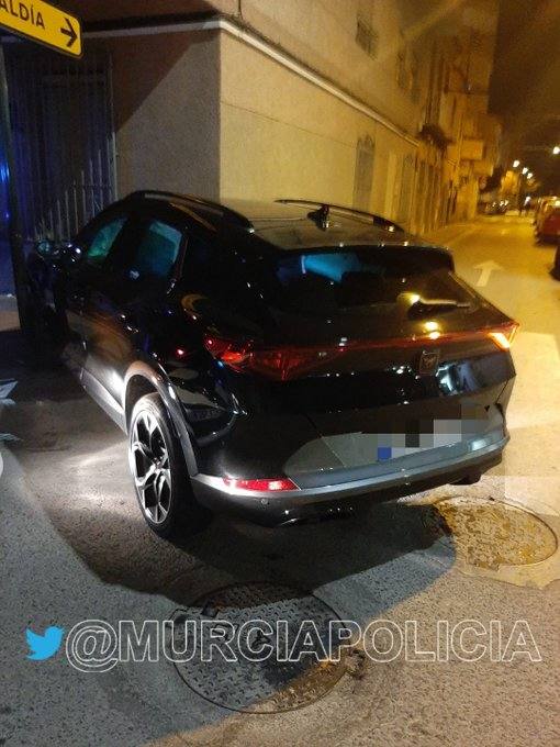 Detenido tras chocar con un coche, darse a la fuga y acabar estrellándose contra una casa en Murcia