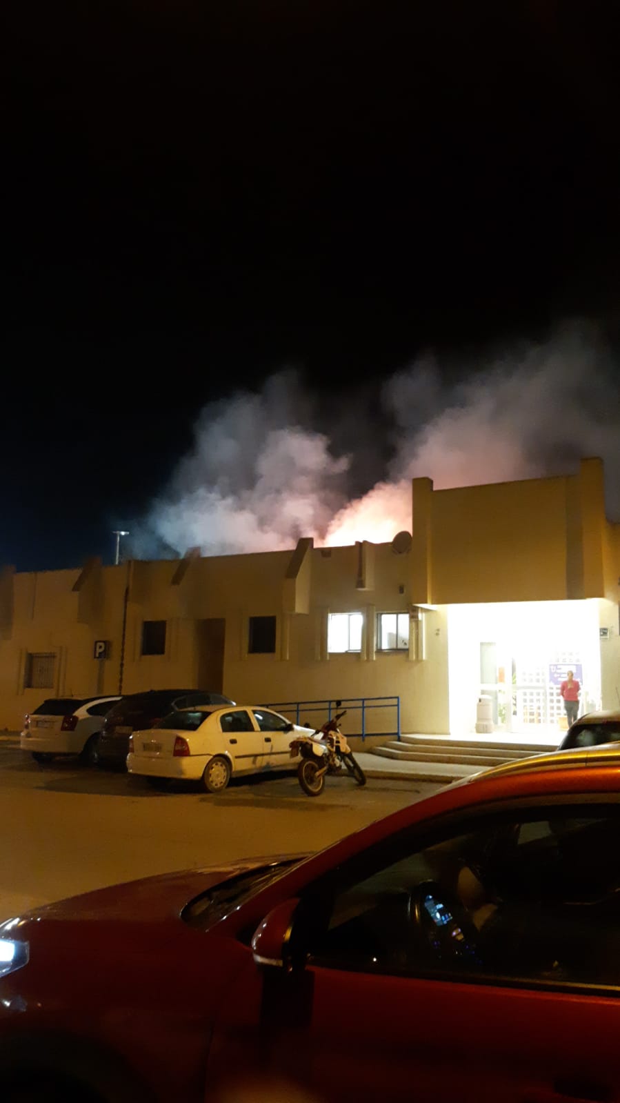 Una freidora provoca el incendio del Polideportivo Municipal de San Javier