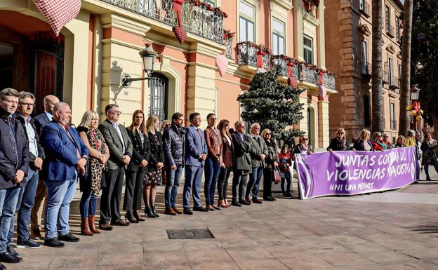 Murcia muestra su repulsa por los crímenes machistas: «Hay que educar desde pequeños en la igualdad»