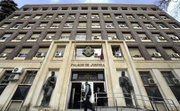 El TSJ rebaja la pena un año y medio al condenado por abusar sexualmente de una menor en Murcia