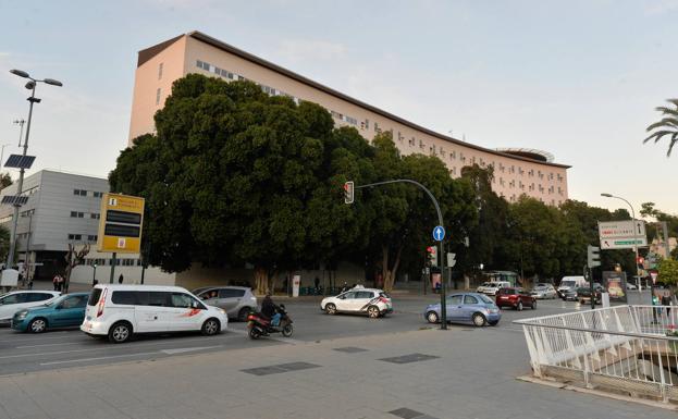 El Ayuntamiento de Murcia rectifica y mantendrá un carril en sentido oeste frente al Reina Sofía